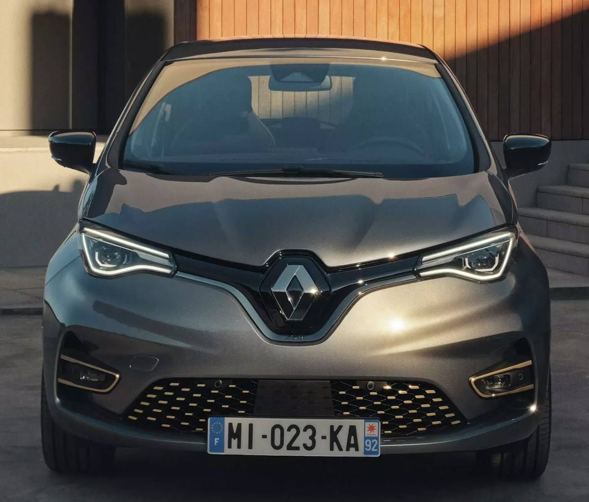 Renault rappelle certains modèles de Zoé et de Mégane IV pour des risques d'incendie et de blessures.