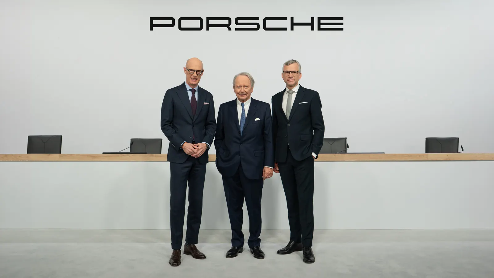 Michael Leiters avec Wolfgang Porsche et Jochen Breckner lors de l’assemblée générale Porsche 2026