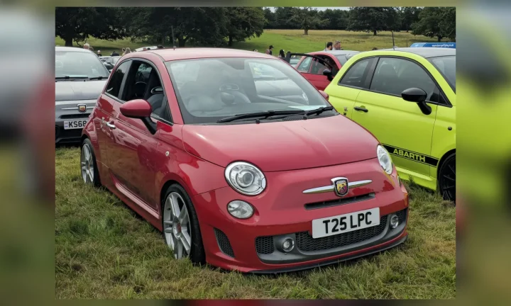 Photo réelle d’une Abarth 595 illustrant le guide d’achat belge