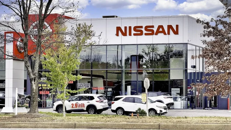 Voitures réelles photographiées dans un contexte de vente automobile pour « Achat voiture d’occasion en Belgique: Les vérifications essentielles »