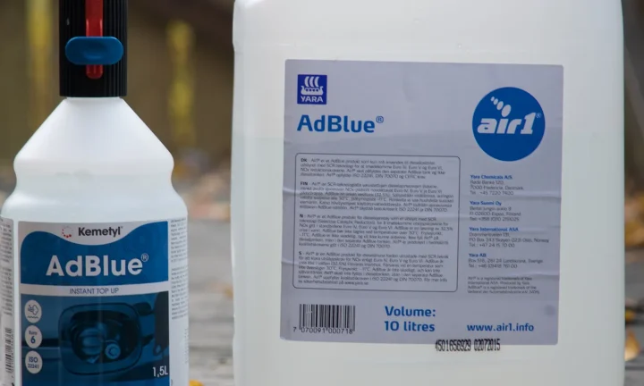 Appoint d’AdBlue sur un véhicule diesel avec un bidon dédié