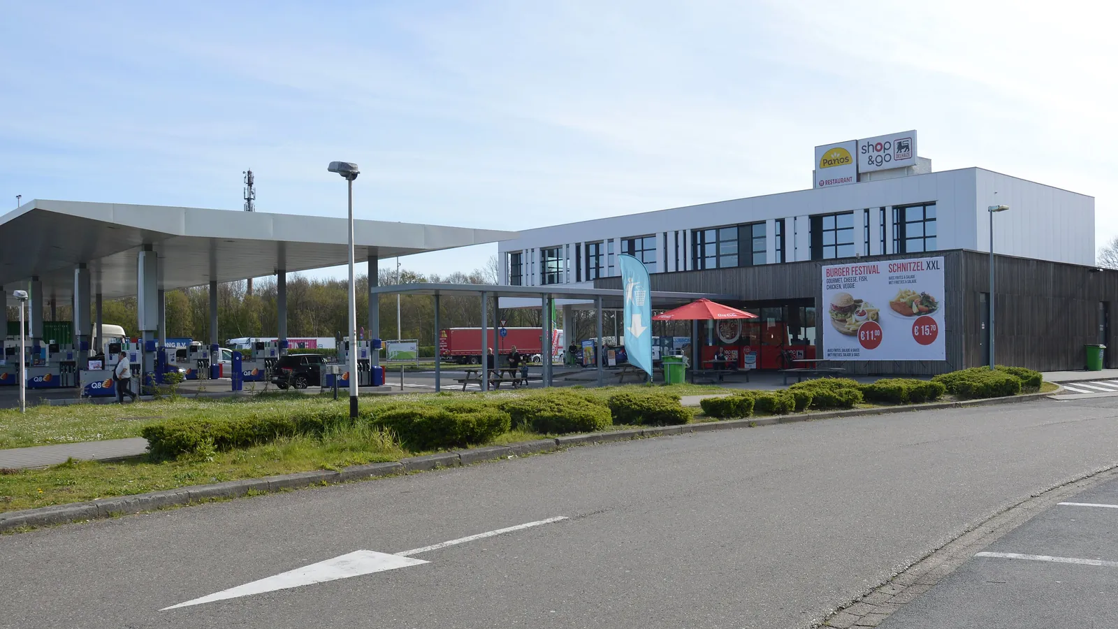 Aire de repos le long d’une autoroute en Belgique