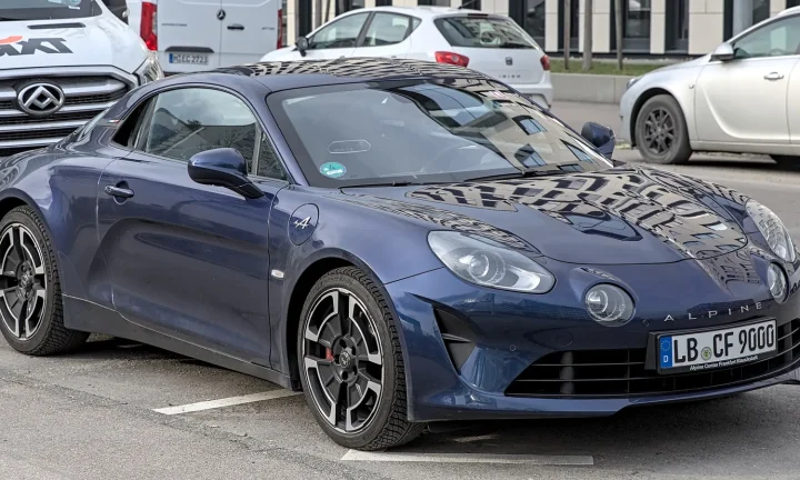 Photo réelle d’une Alpine A110 illustrant le guide d’achat belge