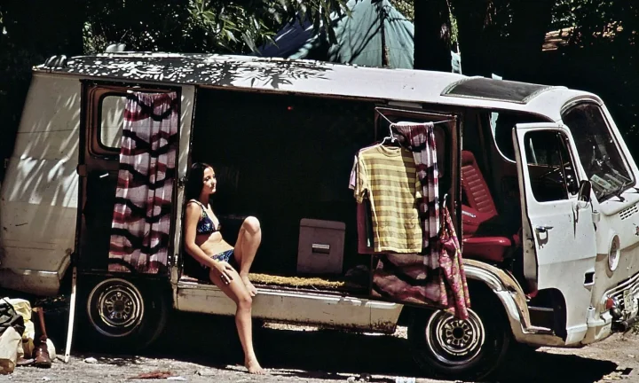 Camping-car réel photographié sur la route ou en stationnement pour « Applications Indispensables pour les Camping-Caristes en Belgique »