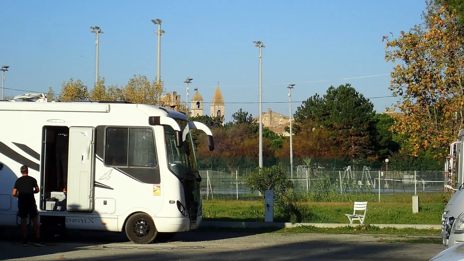 Camping-car réel photographié sur la route ou en stationnement pour « Les arnaques courantes à la vente de camping-cars en Belgique et comment les éviter »