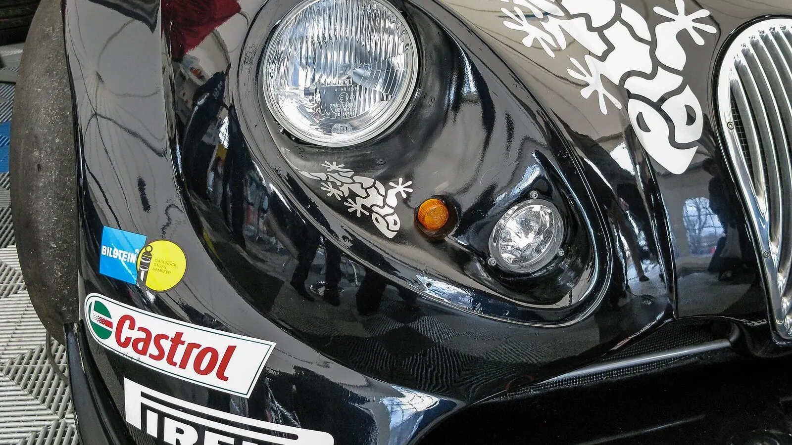 Voiture réelle photographiée dans un contexte de démarches automobiles pour « L’assistance routière en assurance auto belge : Est-elle indispensable ? »
