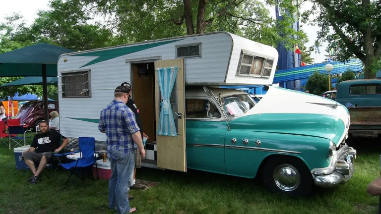 Camping-car réel photographié sur la route ou en stationnement pour « Assurance camping-car et voyages à l’étranger depuis la Belgique : Ce qu’il faut savoir »