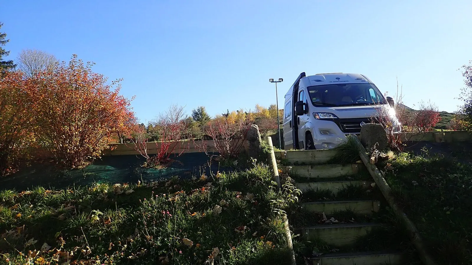 Camping-car réel photographié sur la route ou en stationnement pour « La garantie conducteur en assurance camping-car en Belgique : Votre sécurité avant tout »