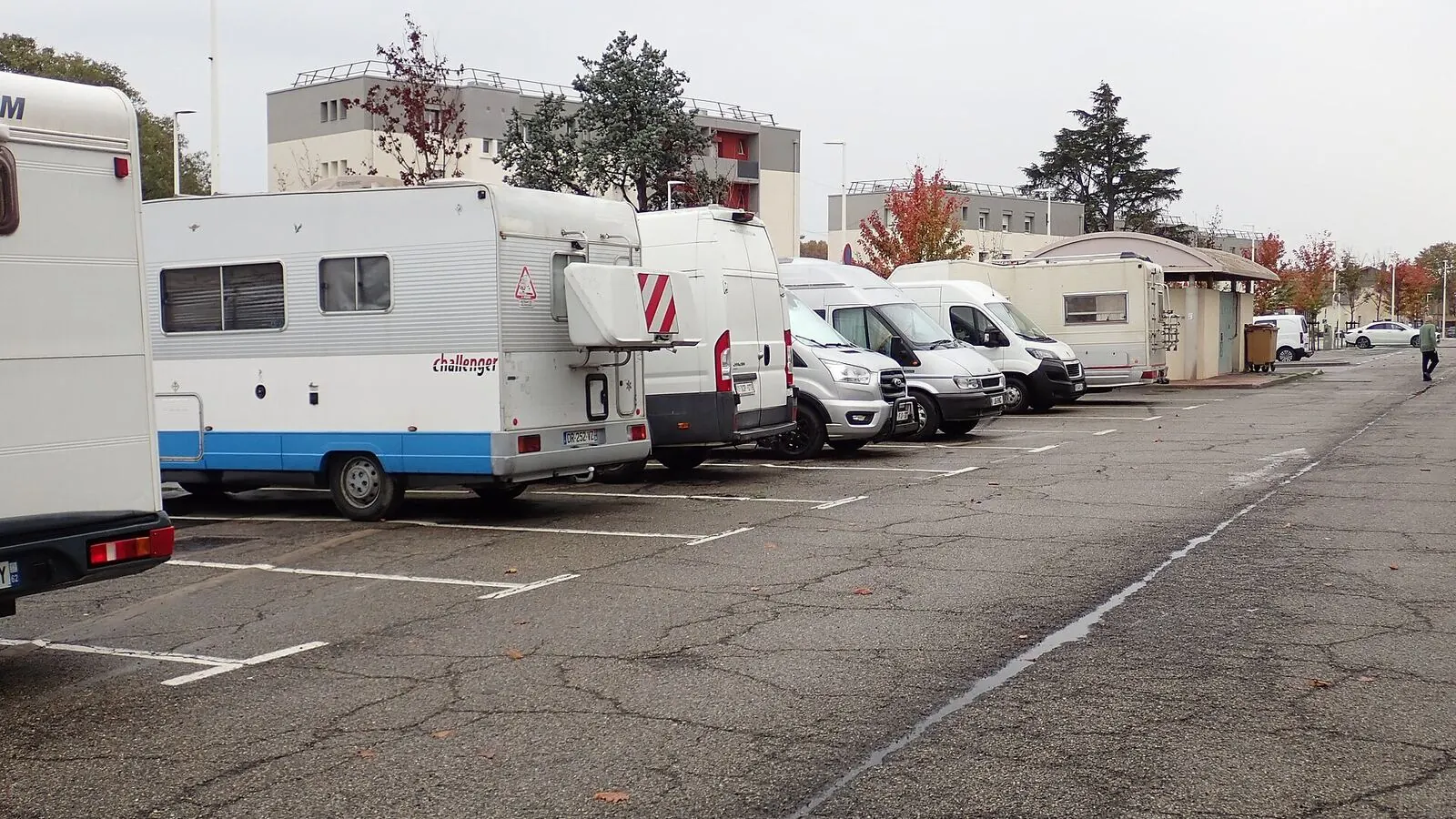 Camping-car réel photographié sur la route ou en stationnement pour « Assurance incendie pour camping-car en Belgique : Protéger votre véhicule »
