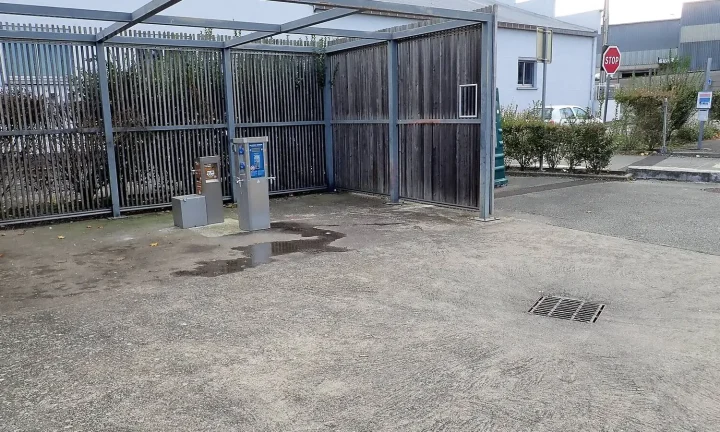 Camping-car réel photographié sur la route ou en stationnement pour « Louer son camping-car en Belgique : Quelles assurances souscrire ? »