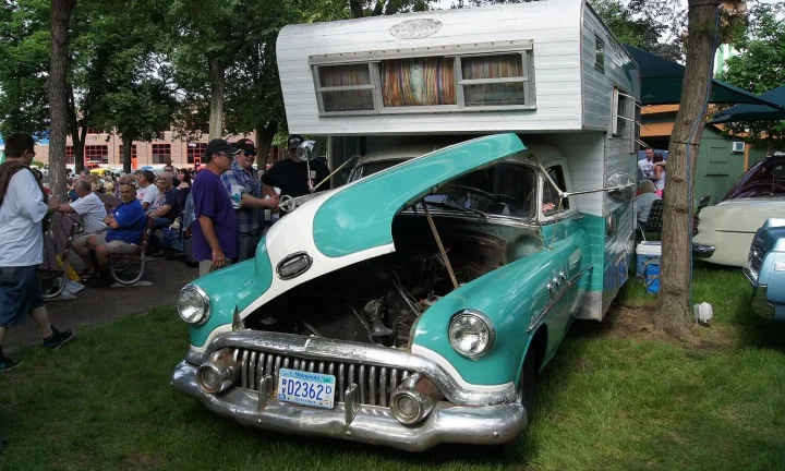 Camping-car réel photographié sur la route ou en stationnement pour « La protection juridique pour camping-car en Belgique : Pourquoi est-elle importante ? »