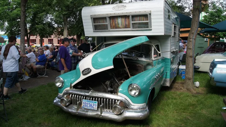 Camping-car réel photographié sur la route ou en stationnement pour « La protection juridique pour camping-car en Belgique : Pourquoi est-elle importante ? »