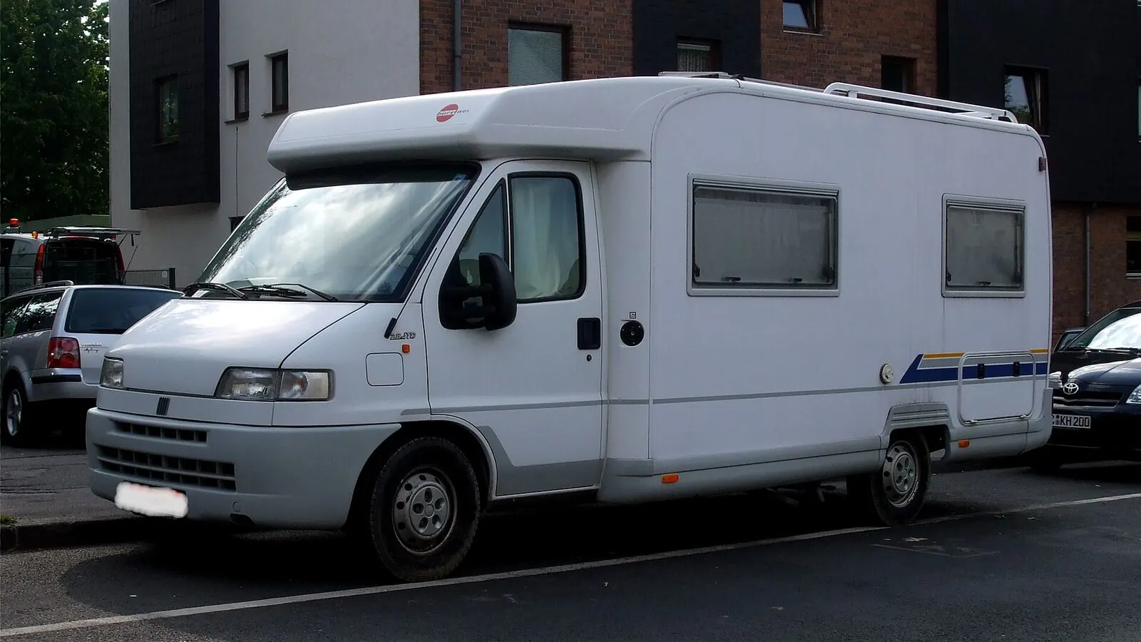 Camping-car réel photographié sur la route ou en stationnement pour « Assurances Camping-car en Belgique »