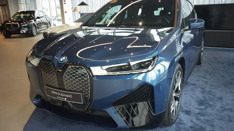 Voiture réelle photographiée dans un contexte de démarches automobiles pour « Assurer une deuxième voiture en Belgique : Optimiser vos contrats »