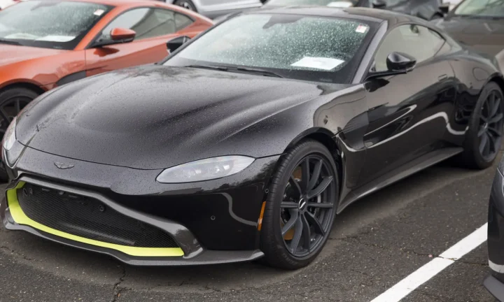 Photo réelle d’une Aston Martin Vantage illustrant le guide d’achat belge