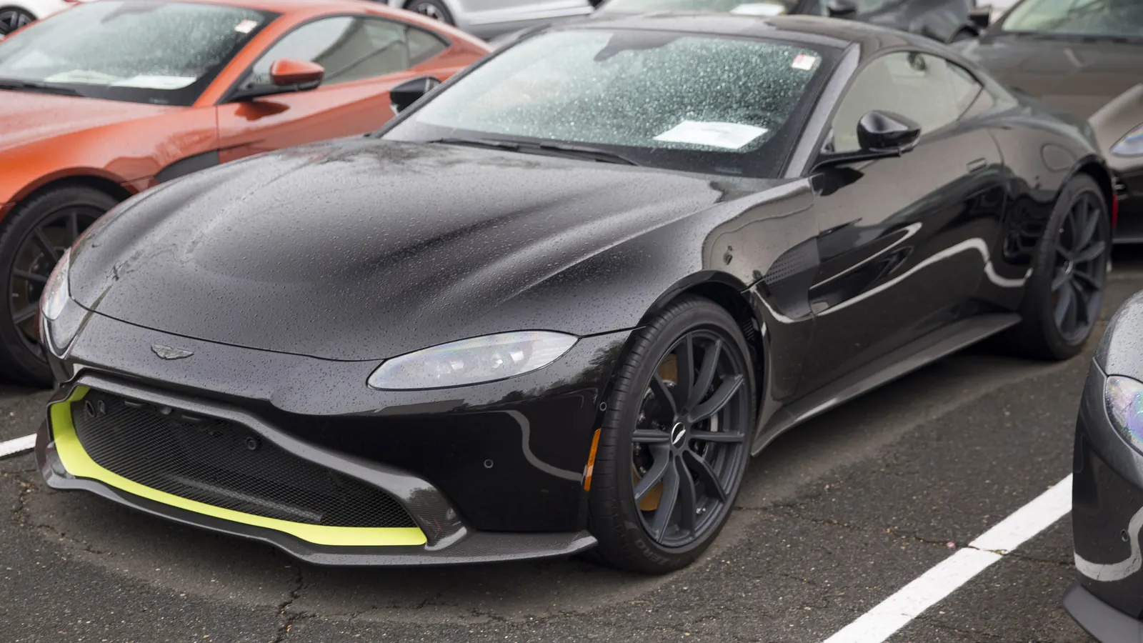 Photo réelle d’une Aston Martin Vantage illustrant le guide d’achat belge