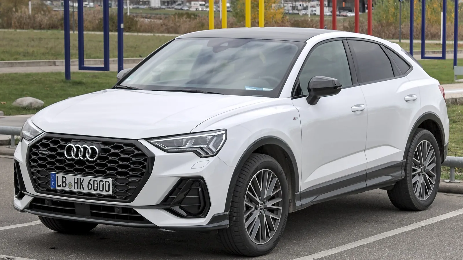Audi Q3 de deuxième génération photographié de trois quarts avant