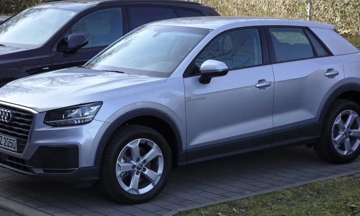 Audi Q2 photographié en extérieur