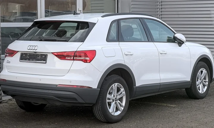Photo réelle du modèle Audi Q3 en extérieur