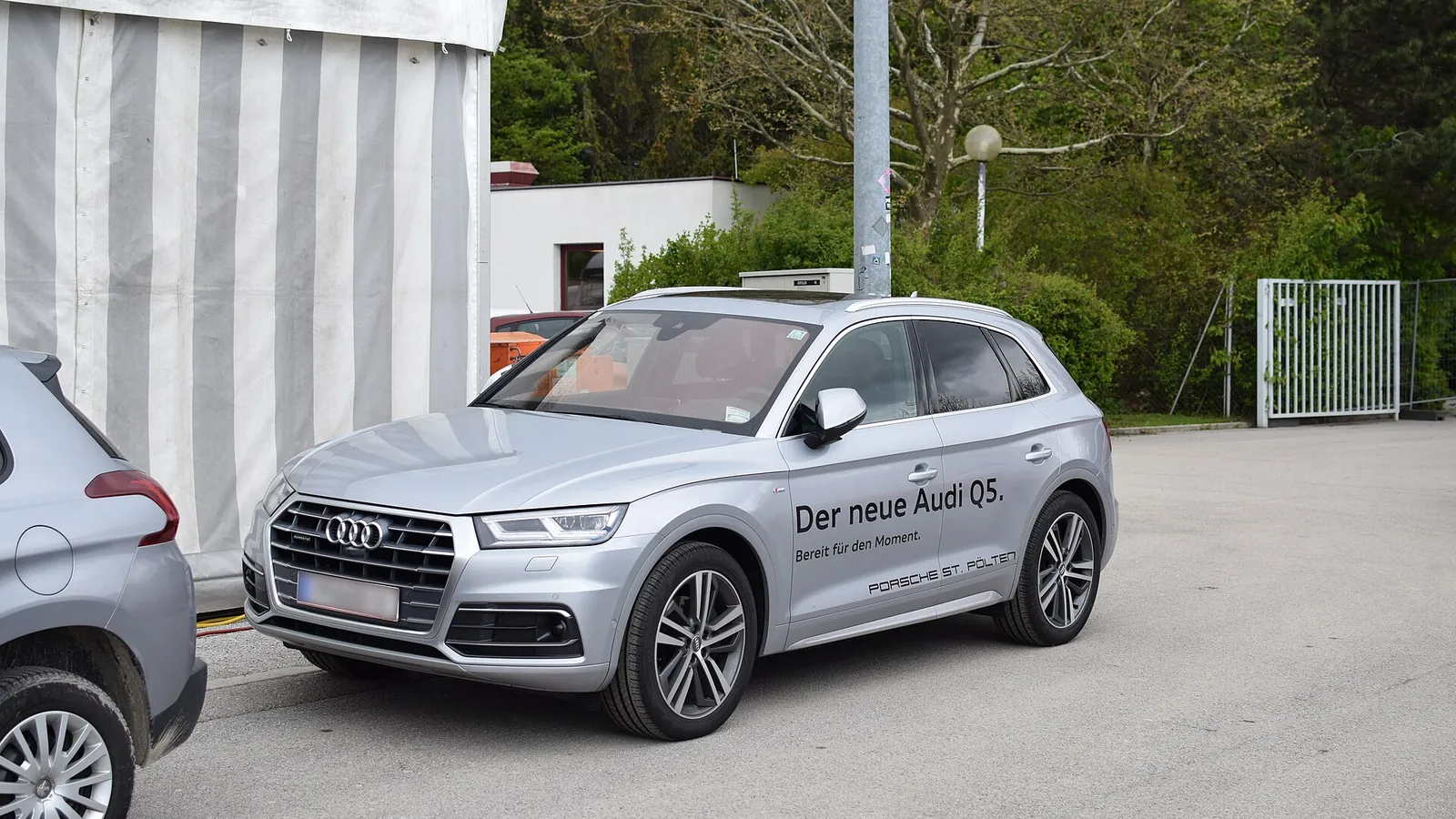 Audi Q5 de deuxième génération photographié de trois quarts avant