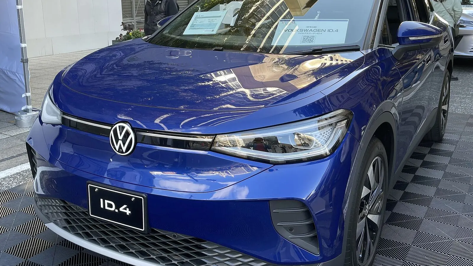 Voiture électrique réelle photographiée en extérieur pour « Autonomie Urbaine vs. Autoroute : Quelle Différence pour les VE en Belgique ? »
