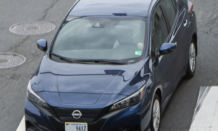 Voiture électrique réelle photographiée en extérieur pour « Autonomie des VE en Belgique : Quels Modèles Offrent la Plus Longue Portée ? »