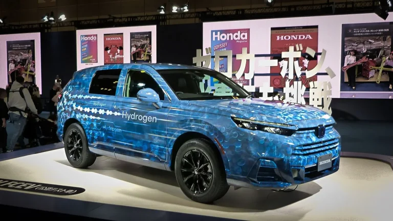 Voiture réelle photographiée en extérieur pour « Berline, SUV, Citadine: Quelle Voiture Écologique d’Occasion Pour Vous? »
