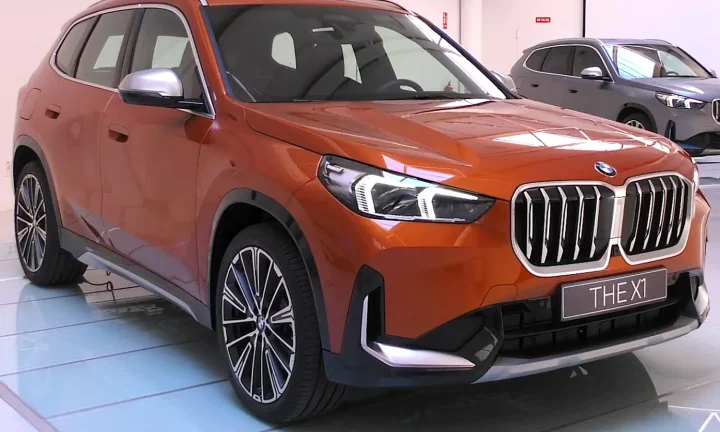 BMW X1 de troisième génération photographié de trois quarts avant