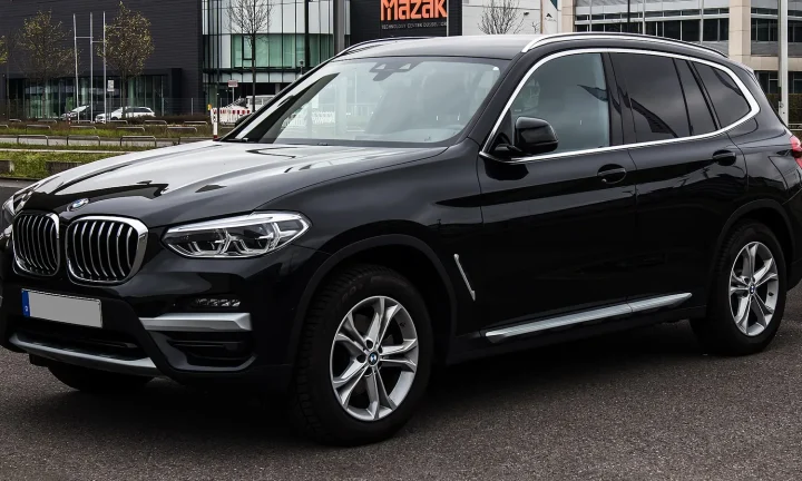 BMW X3 xDrive20d de génération G01 photographié de trois quarts avant
