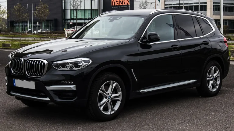 BMW X3 xDrive20d de génération G01 photographié de trois quarts avant