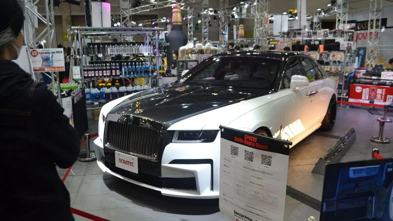 Voitures réelles photographiées dans un contexte de vente automobile pour « Le Bon de Commande ou d’Achat : Sa Valeur lors de la Vente en Belgique »