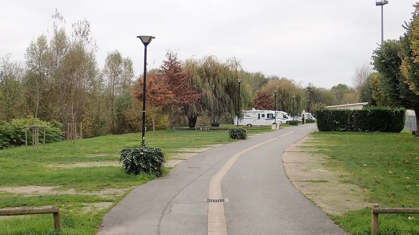 Camping-car réel photographié sur la route ou en stationnement pour « Le système Bonus-Malus en assurance camping-car en Belgique : Comment ça marche ? »