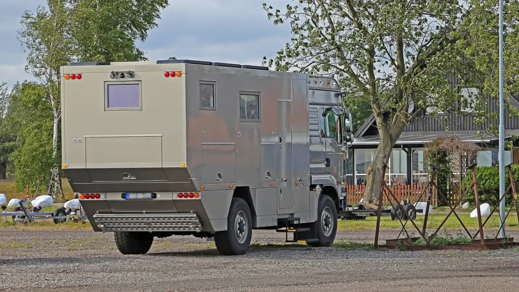 Camping-car réel photographié sur la route ou en stationnement pour « Budget camping-car : Combien coûte un camping-car en Belgique ? »