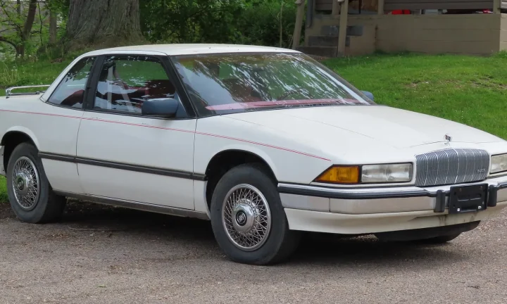 Photo réelle d’une Buick Regal illustrant le guide d’achat belge