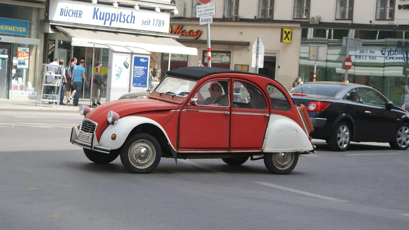 Voiture réelle photographiée en extérieur pour « Calculateur du coût au kilomètre »