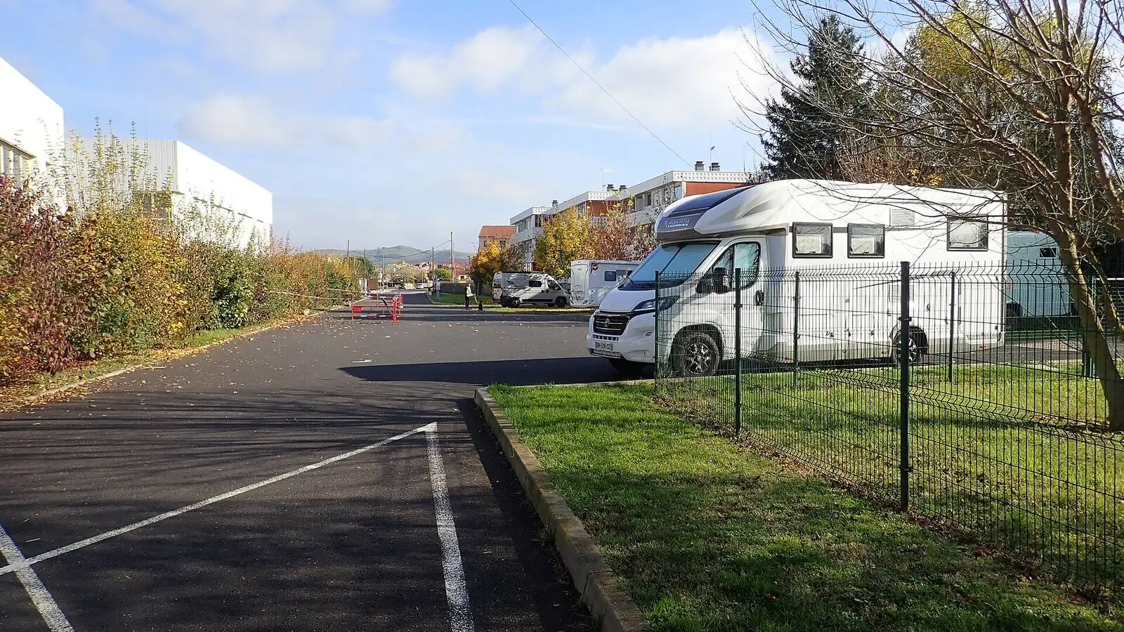 Camping-car réel photographié sur la route ou en stationnement pour « Camping-cars et Animaux de Compagnie : Les Aires et Campings « Pet-Friendly » en Belgique »