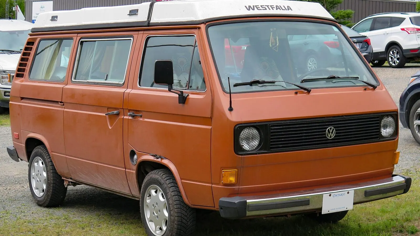 Camping-car réel photographié sur la route ou en stationnement pour « Les Campings Amis des Camping-caristes en Belgique : Sélection Communautaire »