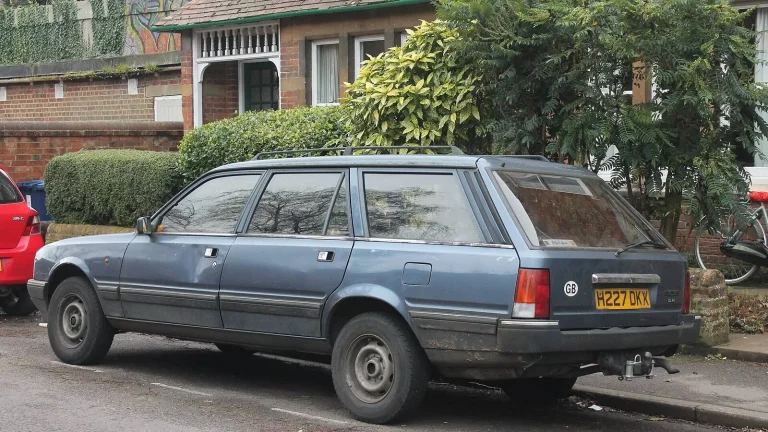 Voiture réelle photographiée en extérieur pour « Le Car-Pass en Belgique : Comprendre son Importance lors de l’Achat »