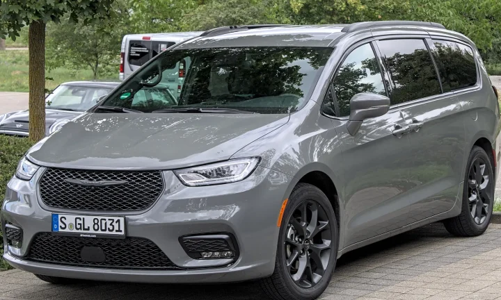 Photo réelle d’une Chrysler Pacifica illustrant le guide d’achat belge