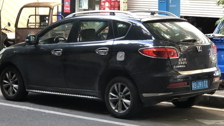 Voiture réelle photographiée en extérieur pour « Citroën C3 d’occasion en Belgique : Design et Praticité »