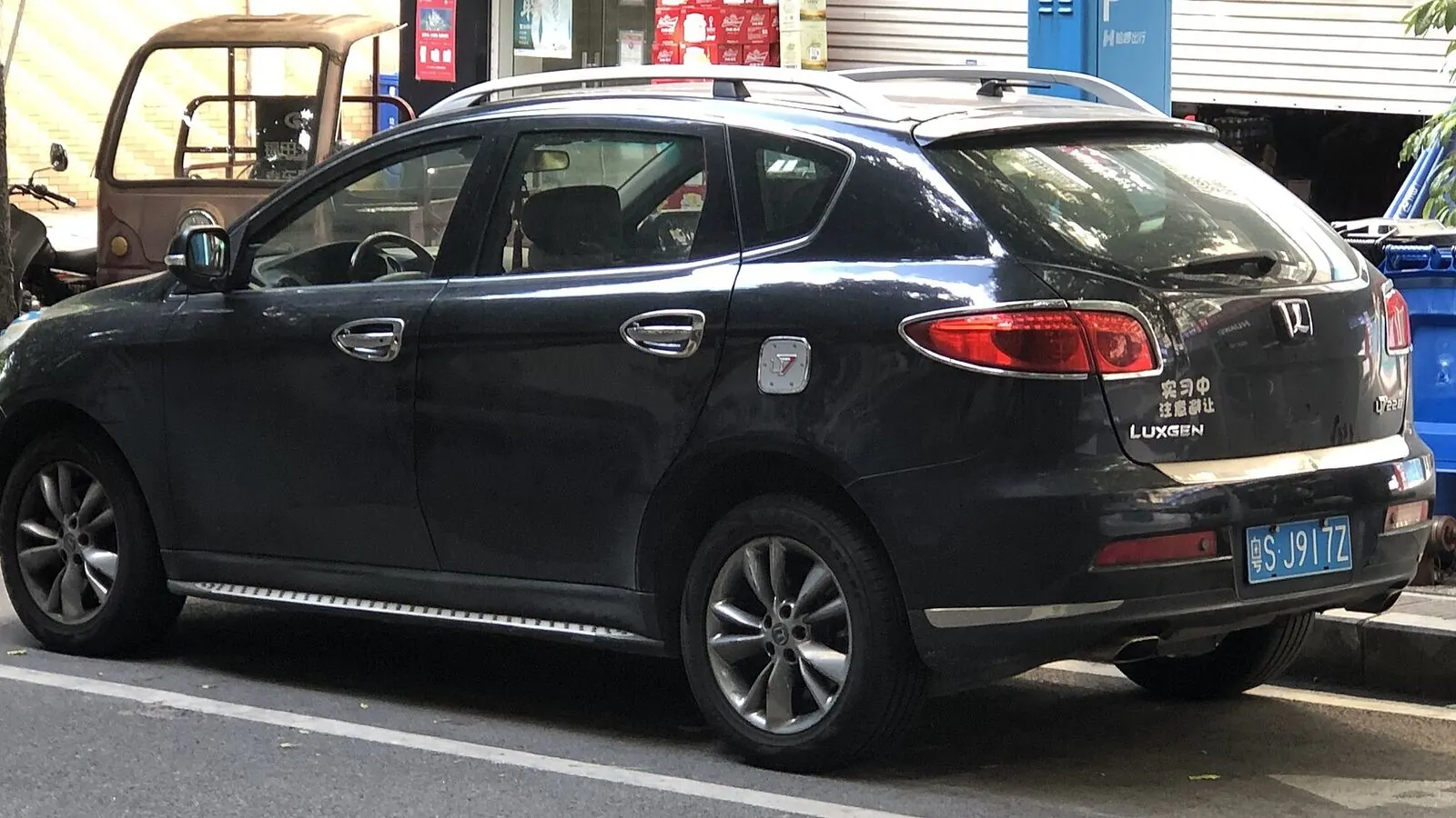 Voiture réelle photographiée en extérieur pour « Citroën C3 d’occasion en Belgique : Design et Praticité »