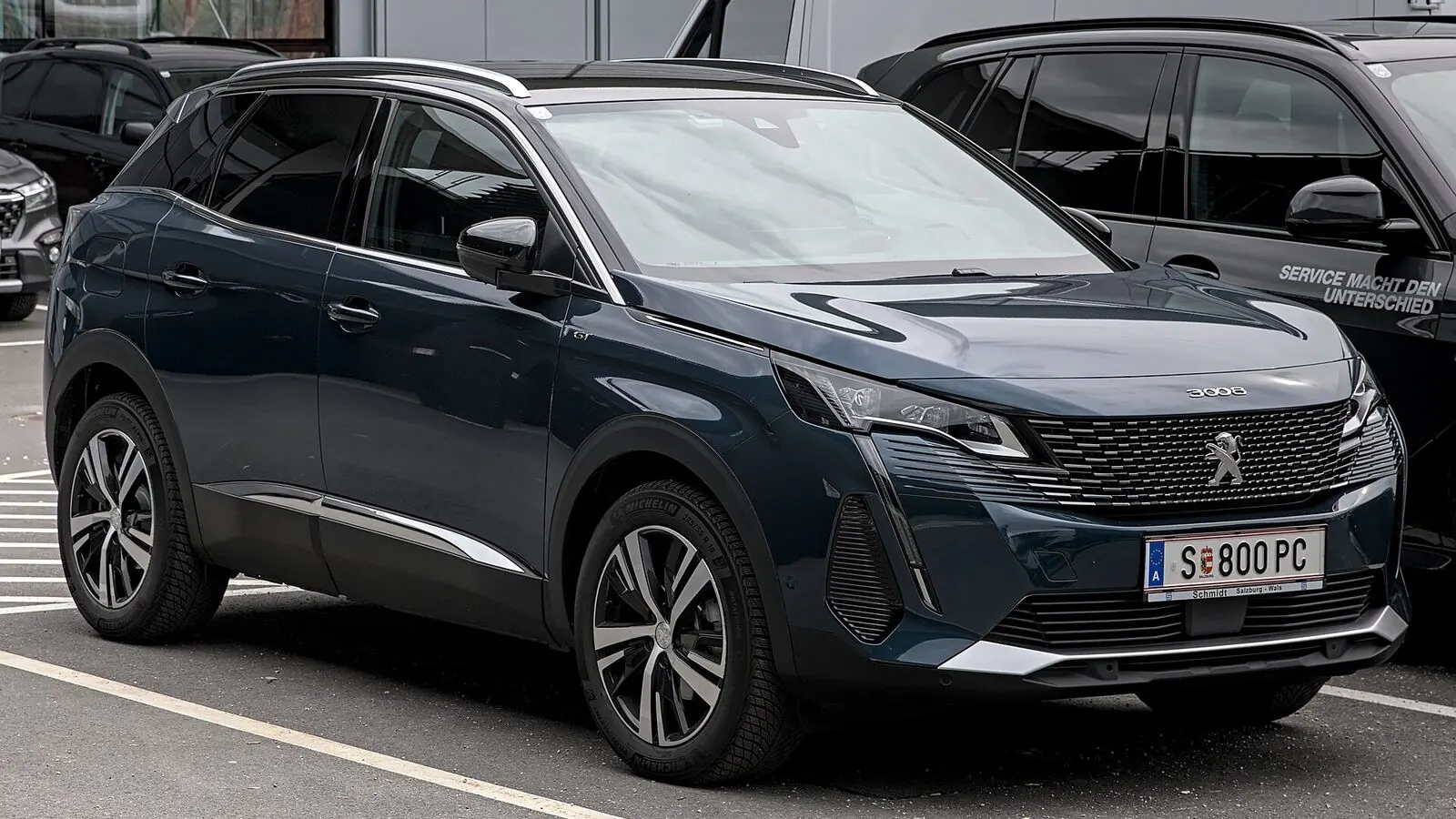 Voiture réelle photographiée en extérieur pour « Combien coûte l’entretien annuel d’une voiture en Belgique ? »