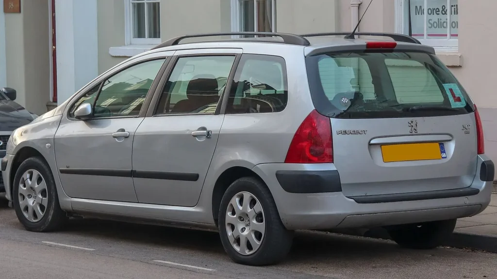 Voiture réelle photographiée en extérieur pour « Combien coûte réellement un SUV d’occasion en Belgique ? »