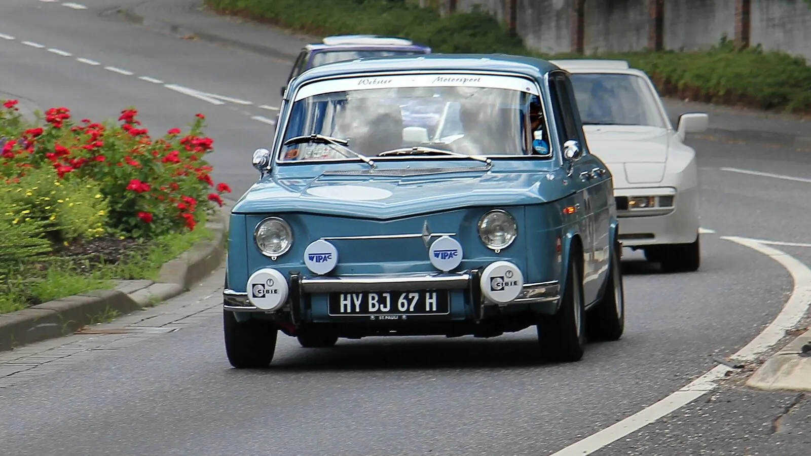 Voiture réelle photographiée en extérieur pour « Comment immatriculer en France une voiture achetée en Belgique ? »