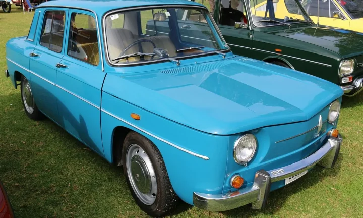 Voiture réelle photographiée en extérieur pour « Comment ramener une voiture de Belgique en France ? »