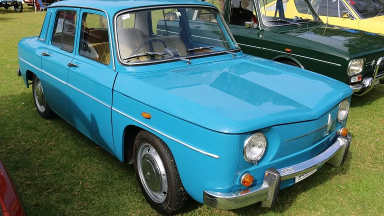 Voiture réelle photographiée en extérieur pour « Comment ramener une voiture de Belgique en France ? »