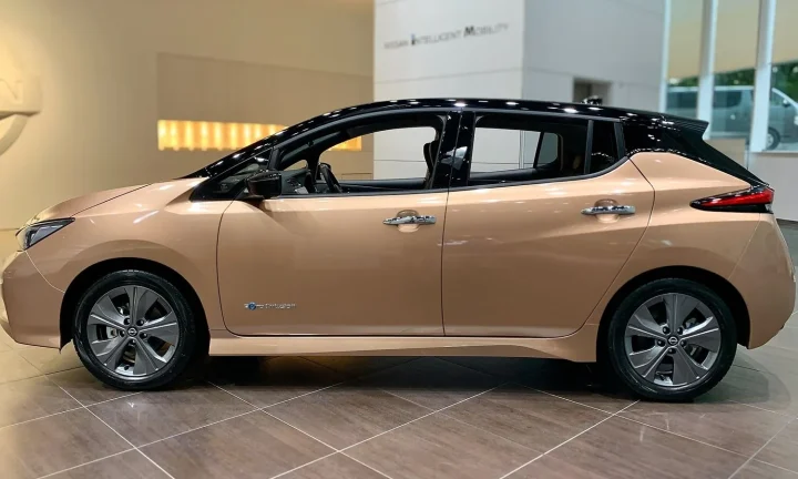 Voiture électrique réelle photographiée en extérieur pour « Comparez les aides régionales pour l’achat de VE : Flandre vs Wallonie vs Bruxelles »