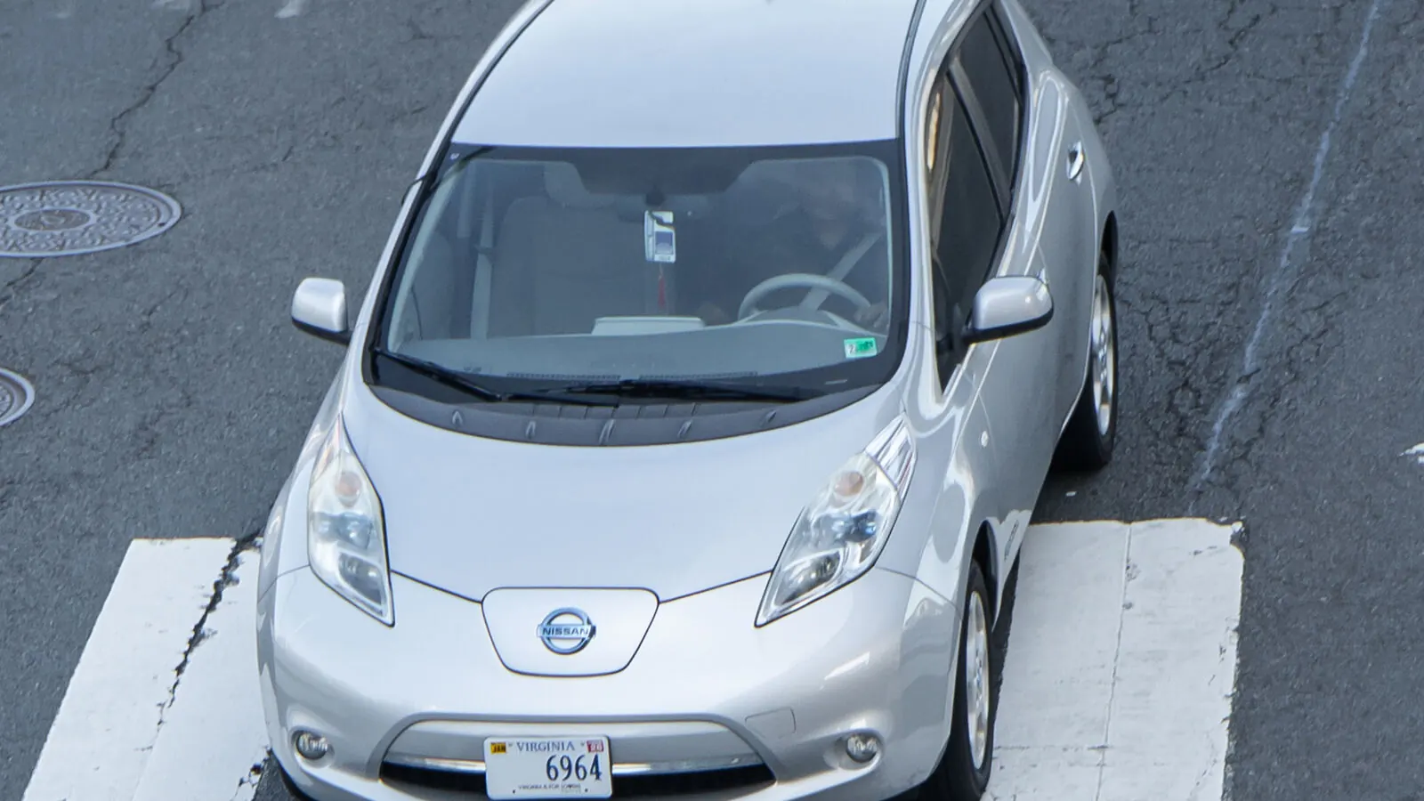 Voiture électrique réelle photographiée en extérieur pour « Comparatif des Citadines Électriques les Plus Populaires en Belgique »