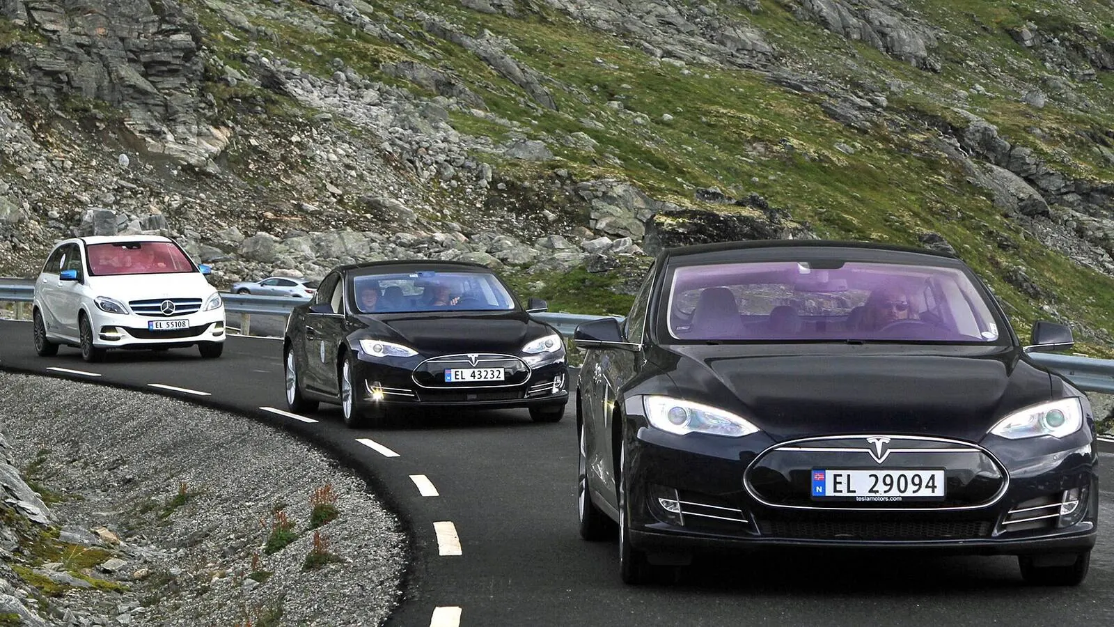 Voiture électrique réelle photographiée en extérieur pour « Coût Total de Possession d’un VE en Belgique : Réalité ou Mythe ? »