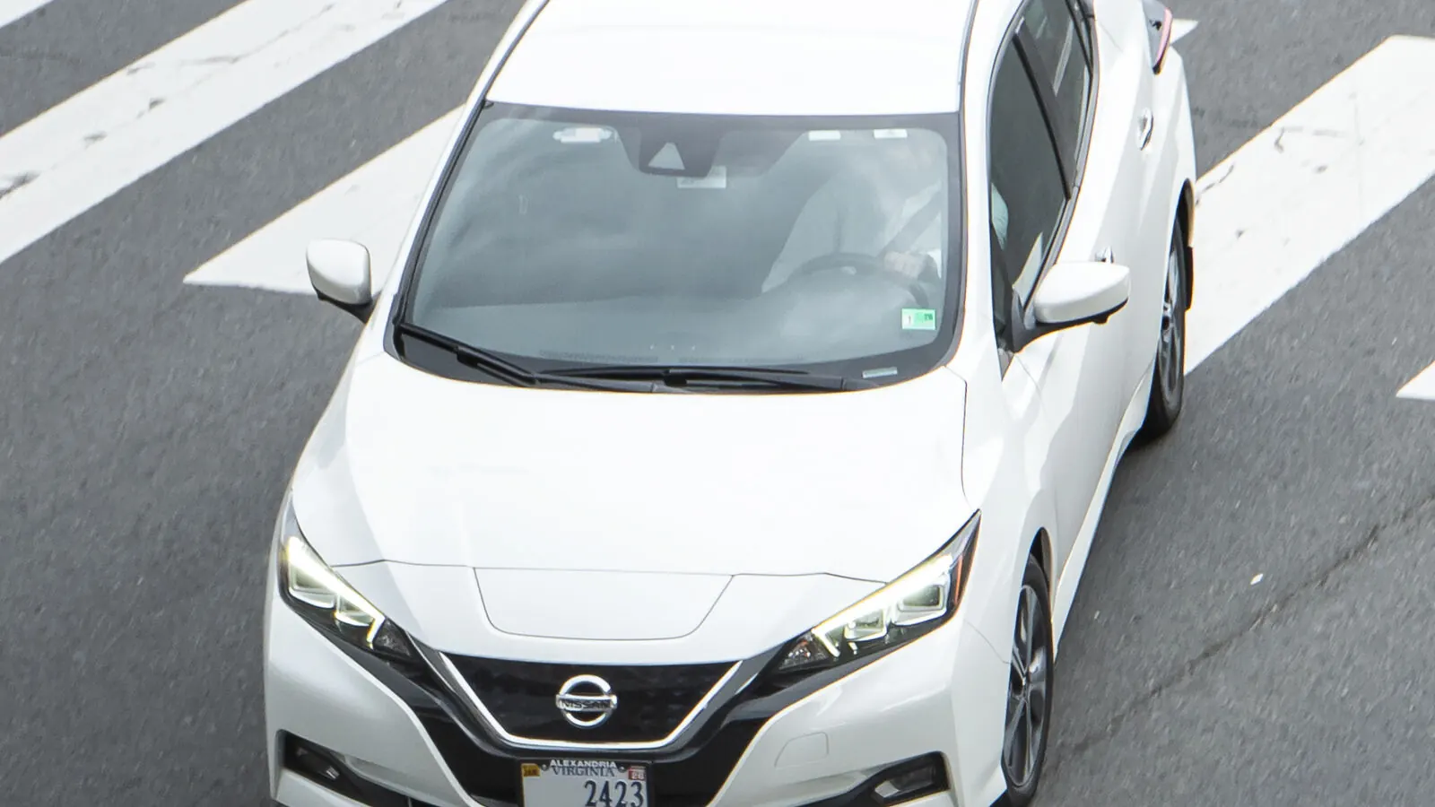 Voiture électrique réelle photographiée en extérieur pour « Le Coût Total de Possession (TCO) des Voitures Électriques en Belgique »